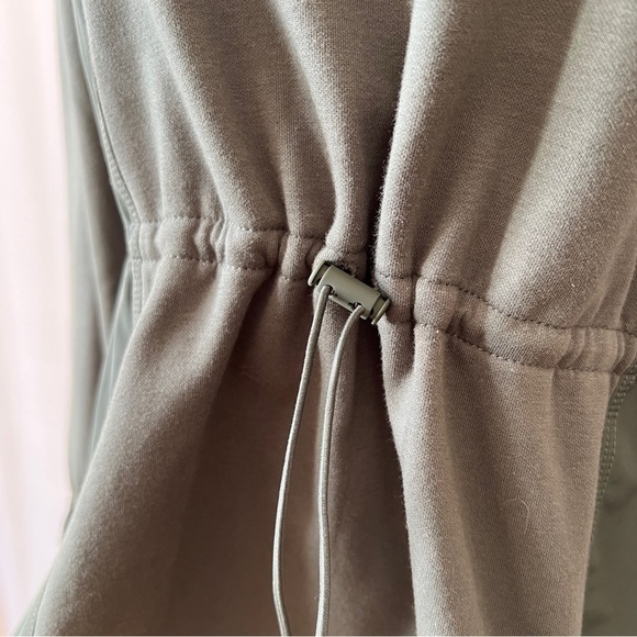 ATHLETA TRIUMPH HYBRID CREWNECK SWEATSHIRT NWOT XS OVERSIZED GORPCORE ATHLEISURE - Picture 7 of 12